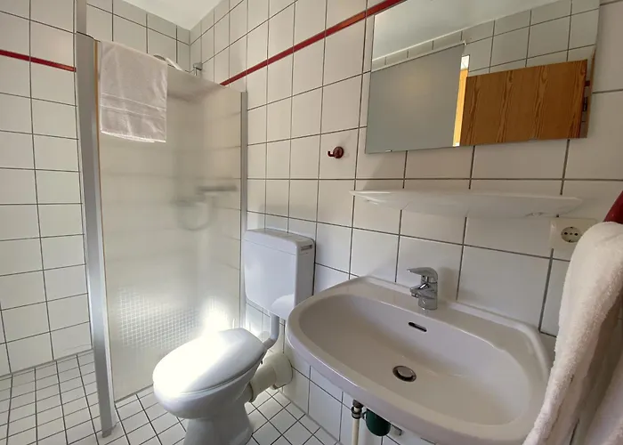 16 Hébergement de vacances *